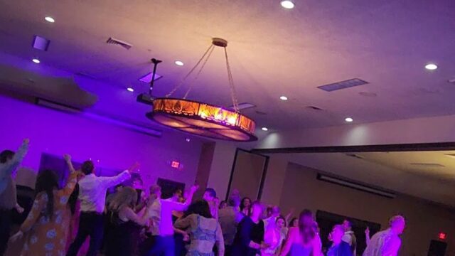 Single Category 100 Kids Party DJs Near You